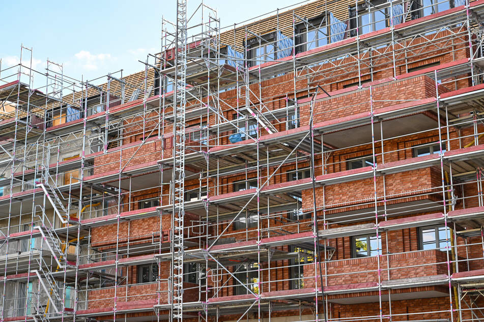 Bezahlbarer Wohnraum bleibt in Köln ein großes Thema. Mit neuen Maßnahmen soll der Wohnungsbau künftig günstiger und schneller werden. (Symbolbild)