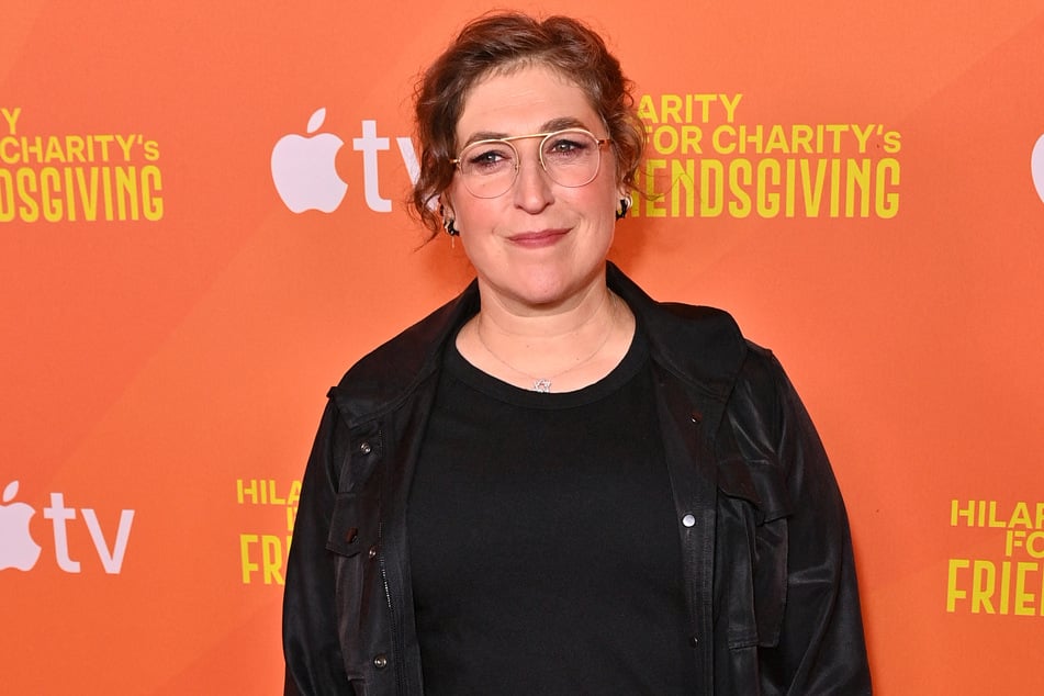 Seit ihrer Kindheit kämpft die Schauspielerin Mayim Bialik (50) gegen eine Autoimmunerkrankung an - bislang ohne Erfolg.