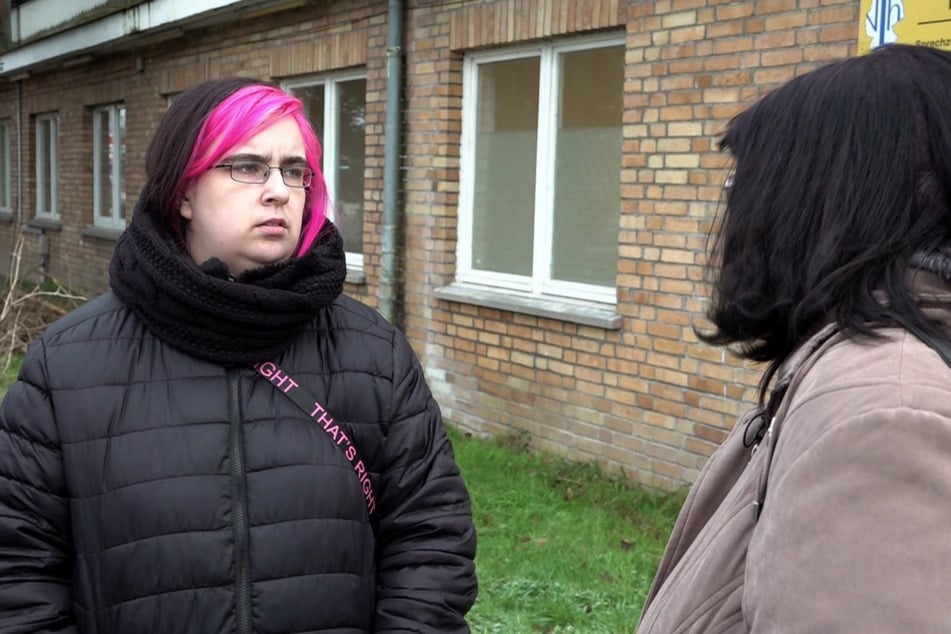 Musste ihre fünf Kinder in Obhut geben: Jana (32, l.).