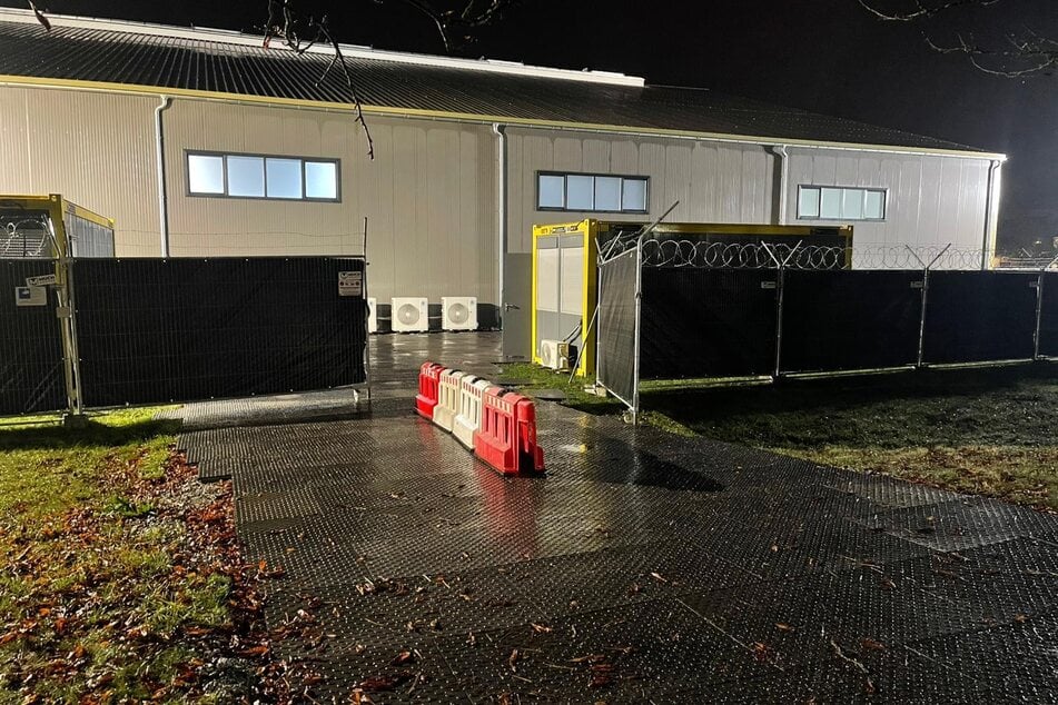 Zum Einlass am Dienstagmorgen um 6.30 Uhr hält sich der Andrang in Grenzen.