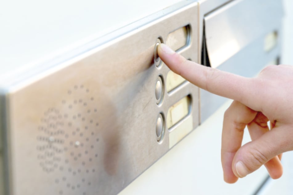 Bewohner nach Klingelstreich ins Krankenhaus geprügelt: Polizei schnappt mutmaßlichen Täter