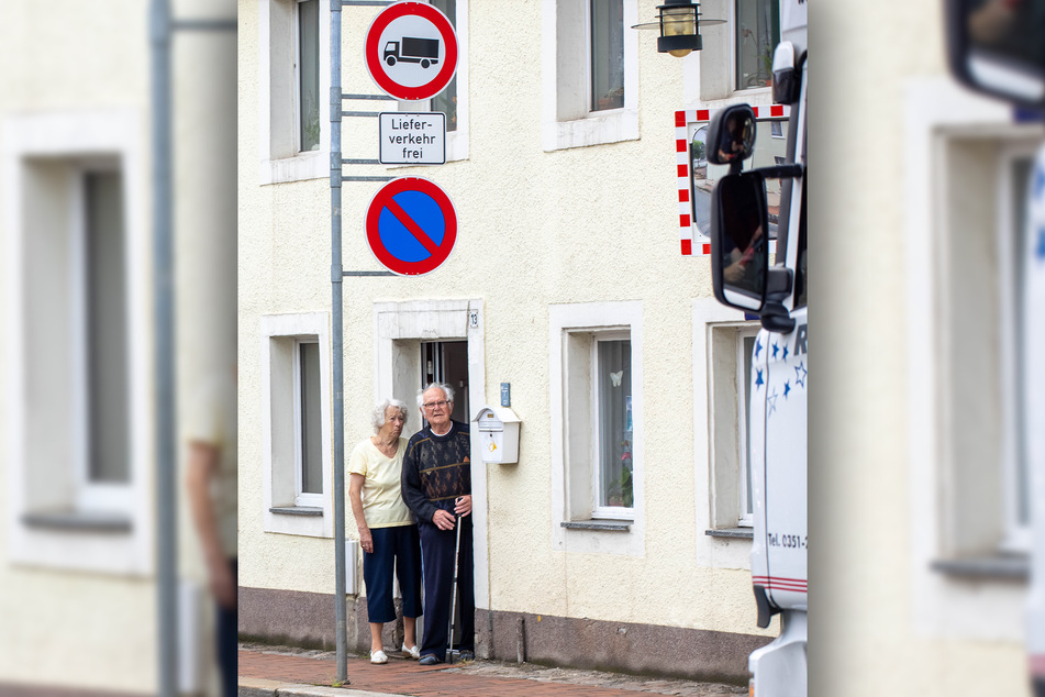 Die Verkehrssituation ist belastend, da können Anwohner wie hier an der Nossener Straße nur gucken.