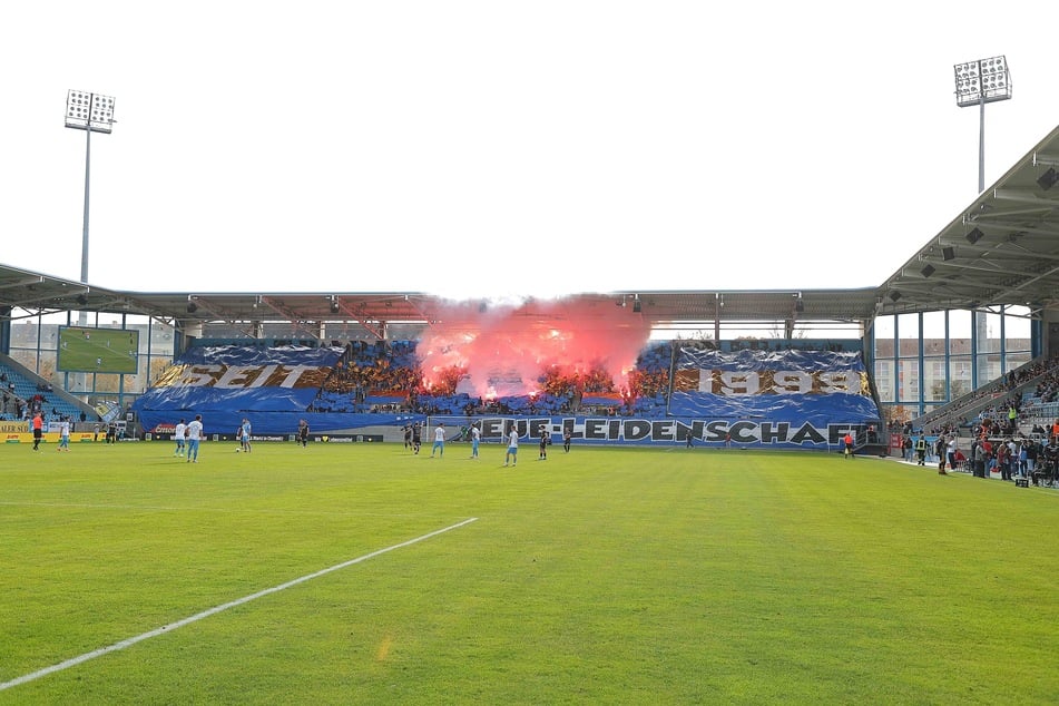 Über 4800 CFC-Fans waren ins Stadion gekommen. Highlight war die Choreo der Ultras - dabei blieb es allerdings auch. Das Spiel hatte aus Chemnitzer Sicht nicht viel zu bieten.