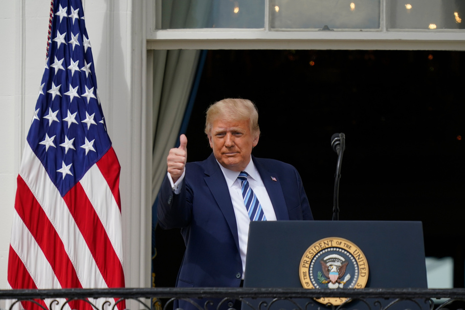 US-Präsident Donald Trump (74) zeigt den Daumen nach oben, selbst die Taliban stehen nun hinter ihm.