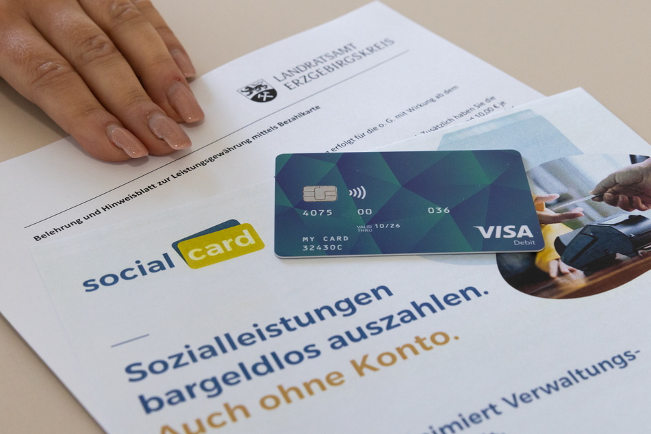 Die "SocialCard" für Flüchtlinge wird im Erzgebirgskreis schrittweise ausgegeben.
