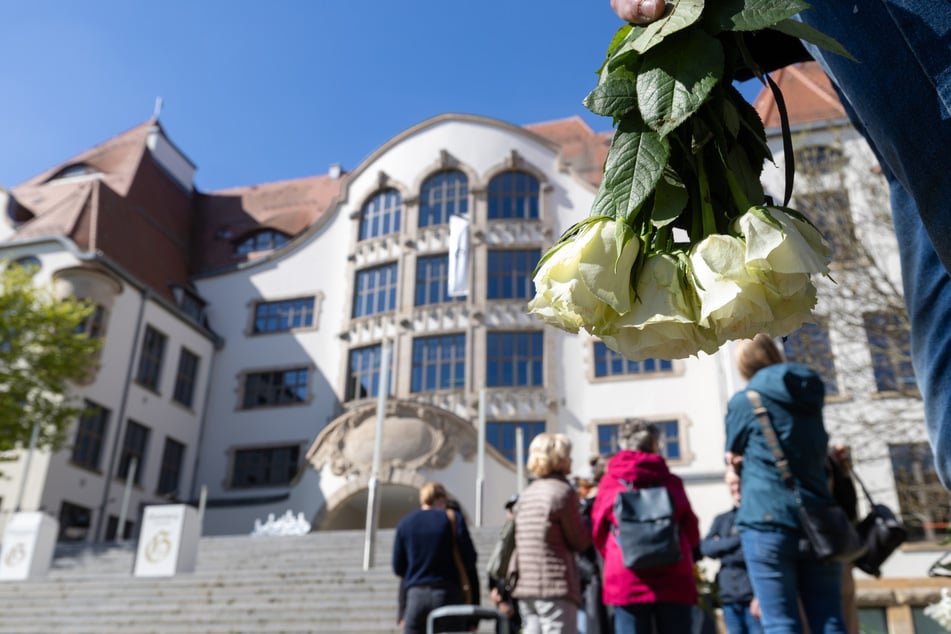 Zum 24. Mal erinnert Erfurt an den Amoklauf am Gutenberg-Gymnasium, bei dem insgesamt 17 Menschen starben.