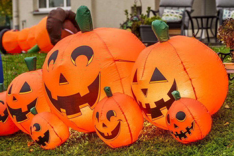 Deko zu Halloween ist beliebt. (Symbolbild)