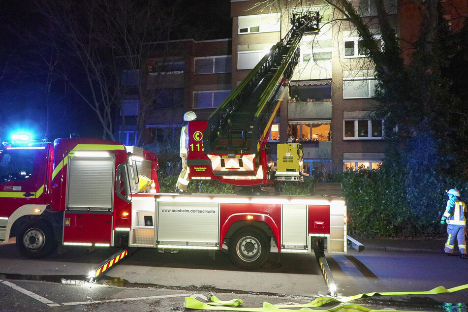 Das Feuer im vierten Obergeschosse des Mehrfamilienhauses in der Hegelstraße war am Silvestermorgen gegen sechs Uhr ausgebrochen.