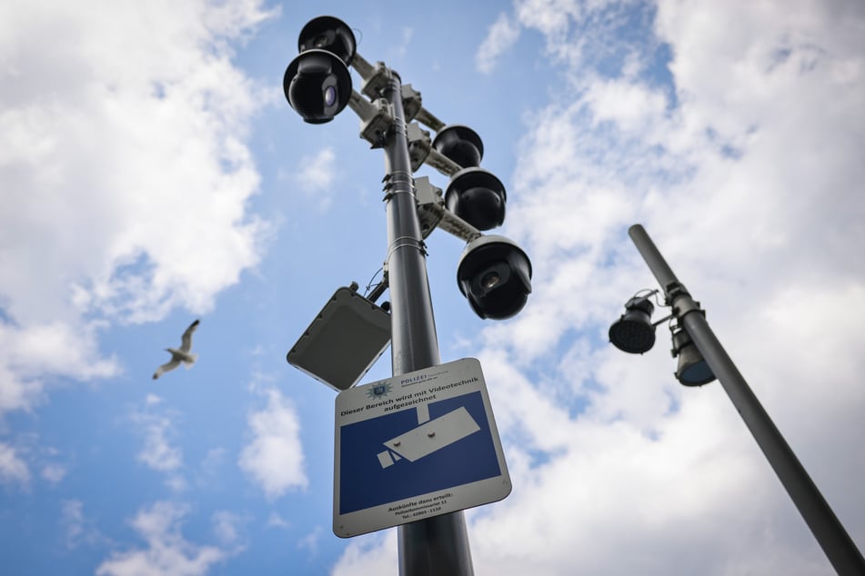 Insgesamt 27 Kameras sollen den Bahnhofsvorplatz überwachen und dafür für mehr Sicherheit sorgen.