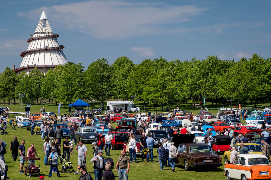 Im Elbauenpark treffen sich wieder Fans und Besitzer historischer Autos und Motorräder beim Oldtimertag.