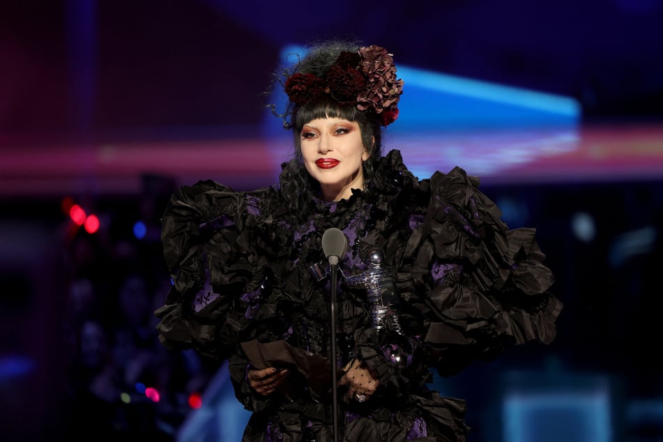 La cantante está actualmente de gira por Australia con su "Mayhem Ball Tour".