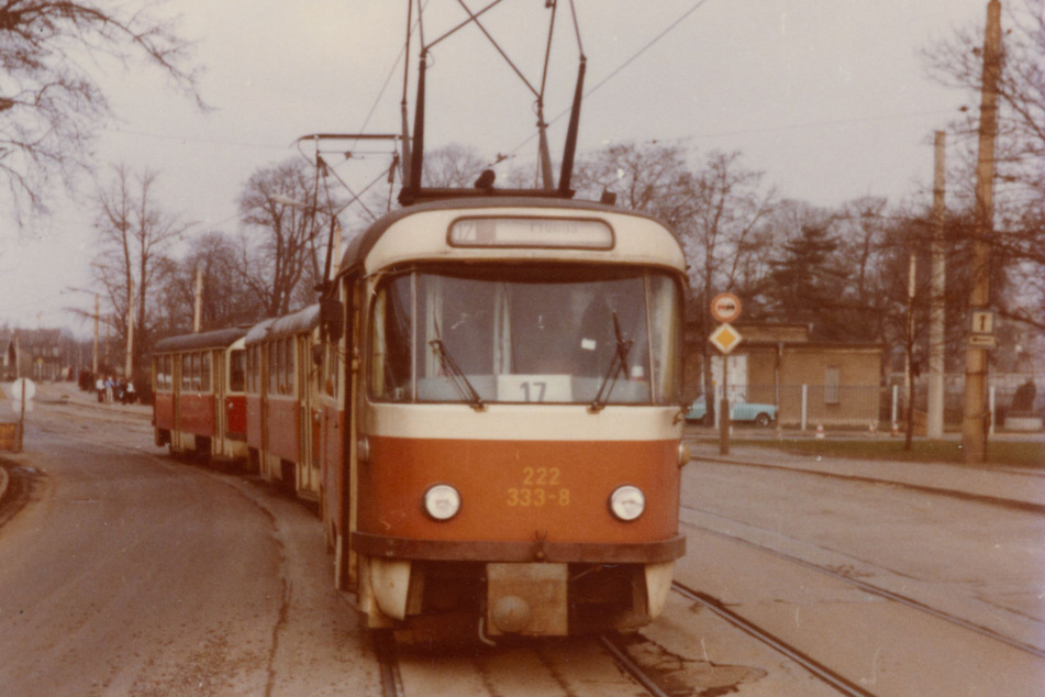 Wie hier um 1986 gehörten die Tatra-Bahnen viele Jahre zum Stadtbild.