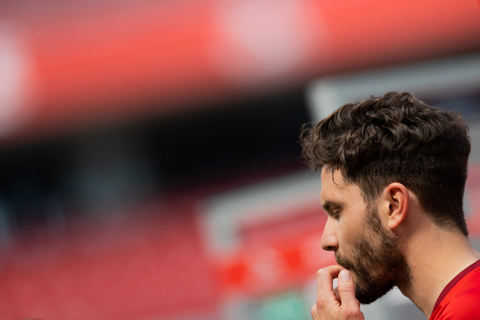 Vor dem wichtigen Keller-Duell am vorletzten Spieltag bei Hertha BSC bangt der 1. FC Köln um den Einsatz von Kapitän Jonas Hector (30).