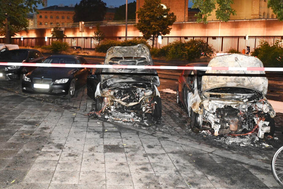 Erneut wurden in Berlin-Moabit Fahrzeuge angezündet. In der Nacht zum Freitag waren insgesamt fünf Autos betroffen.