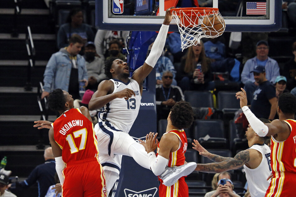 The Grizzlies' Jaren Jackson Jr. scored 15 points and seven rebounds to go with his eight blocks against the Hawks.