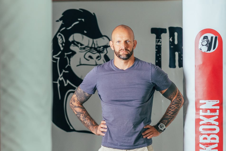 Der renommierte Kampfsportlehrer Benjamin Schumann (52) in seinem Kampfsportzentrum Dresden an der Freiberger Straße.