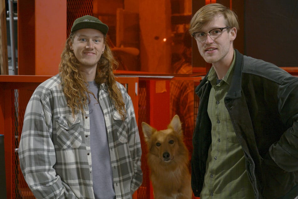 Lukas Binner (32, l.) und Timon Fabel (28, r.) sind Teil der Kerncrew des Materialbuffets.
