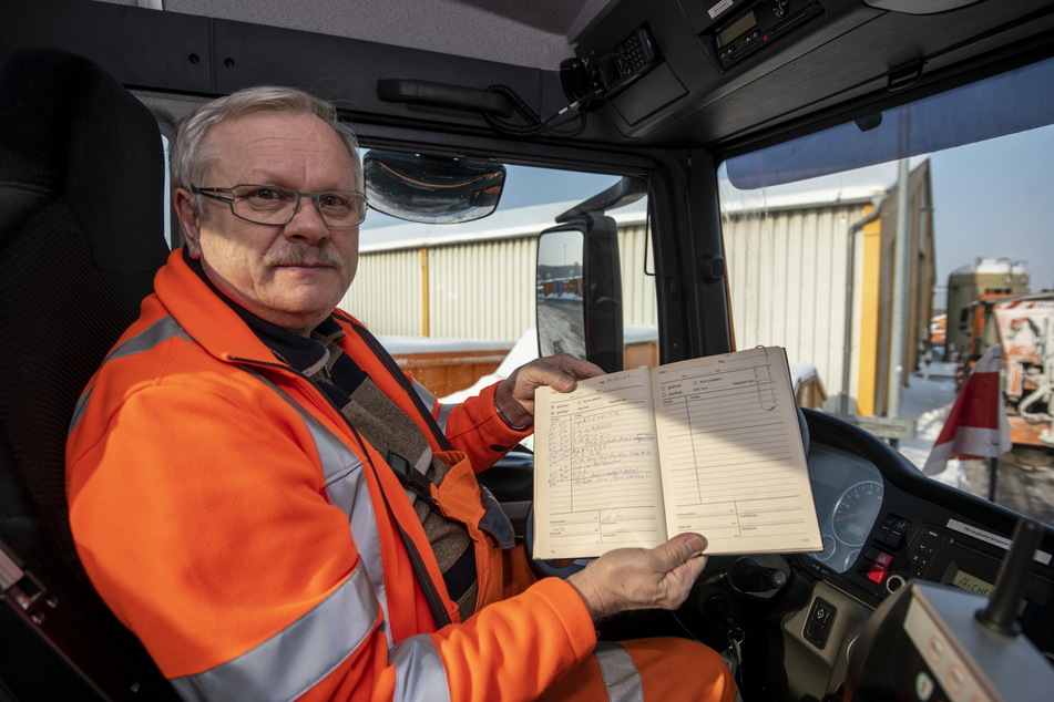 Über seine Räum- und Streutouren führt Thomas Theiler genau Buch.