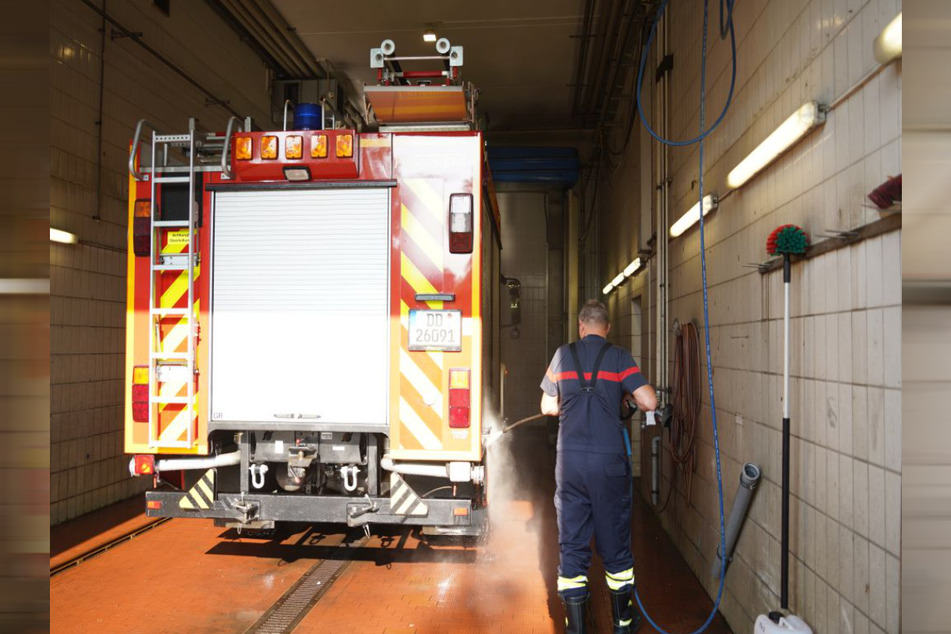 Aufwändig: Nach ihrem Einsatz in den überfluteten Gebieten in NRW werden alle Fahrzeuge gründlich gereinigt und dekontaminiert.