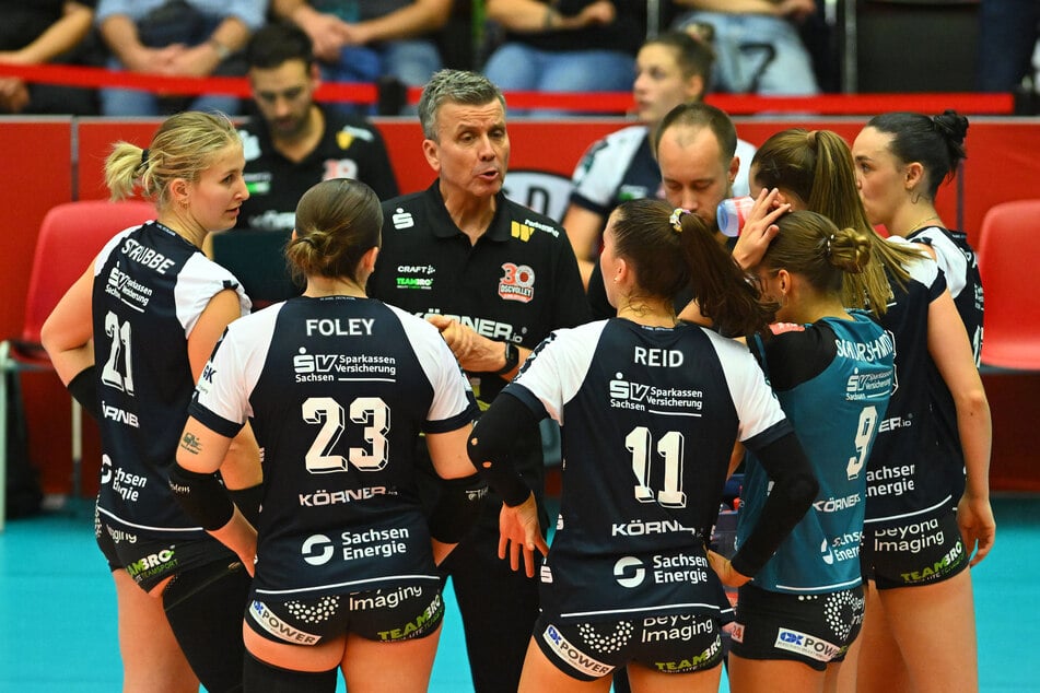 DSC-Coach Alexander Waibl (58, 2.v.l.) muss vor dem Flacht-Spiel einige personelle Entscheidungen treffen.