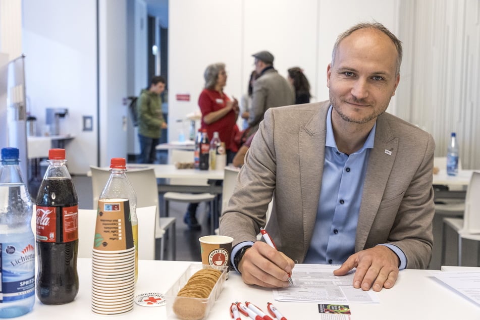 Der Prorektor der Dresdner HTW Prof. Gunther Göbel (47) spendete bereits als Student sein Blut.