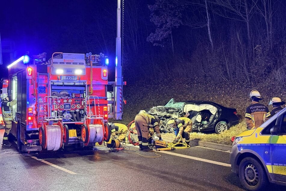 Auf der B14 bei Stuttgart-Vaihingen kam es in der Nacht zu einem schweren Unfall.