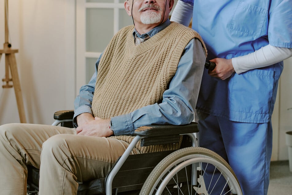 Der Lebensabend in einem Pflegeheim kann zur Armutsfalle werden - denn der Eigenanteil der Pflegekosten steigt immer weiter.