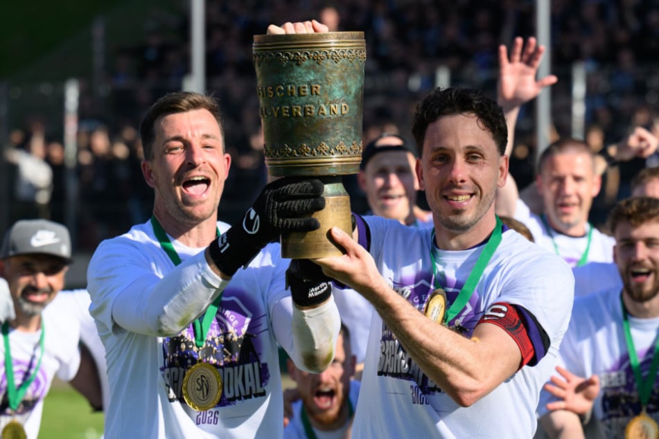 Nach dem bitteren Abstieg gab es mit dem Sachsenpokal-Sieg doch noch einen großen Grund zur Freude für den FC Erzgebirge Aue.