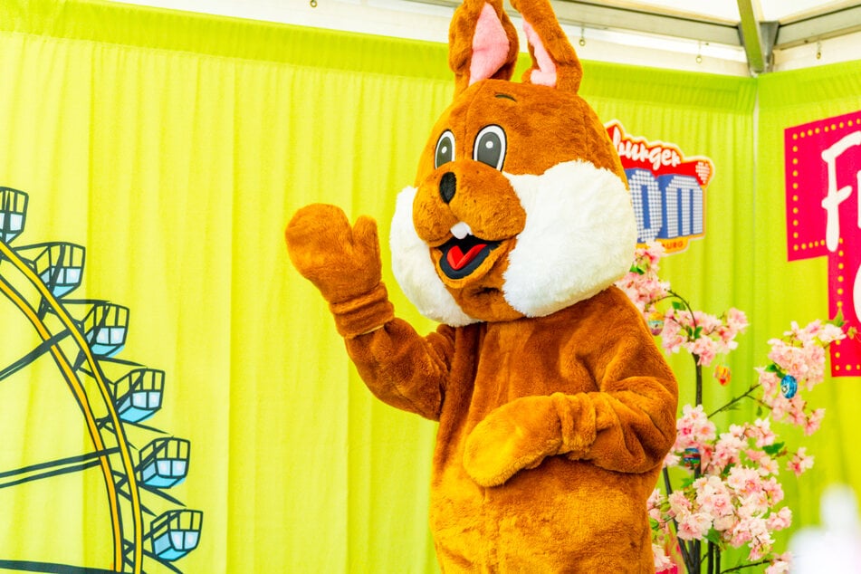 Auf diesem Volksfest ist auch der Osterhase dabei