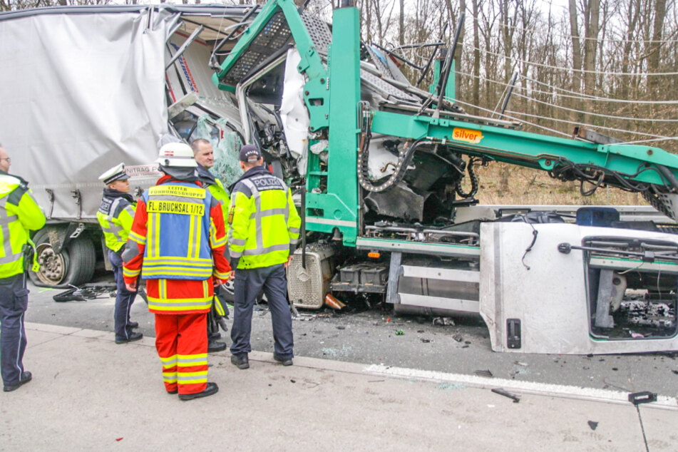 Horror-Unfall auf der Autobahn: Lkw-Fahrer stirbt