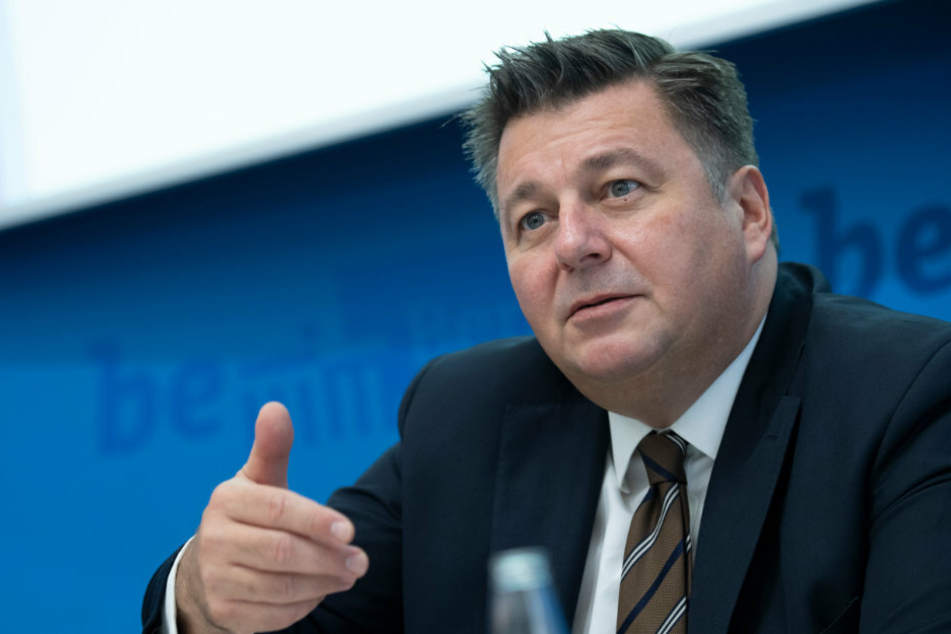 Berlins Innensenator Andreas Geisel (SPD) bei einem Pressegespräch.
