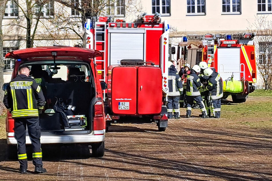 Zahlreiche Einsatzkräfte der Feuerwehr waren vor Ort.