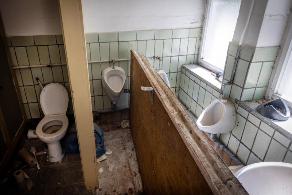 Bei der Schlettauer Sommernacht werden Spenden für die Sanierung der maroden Toiletten im Parkcafé gesammelt.