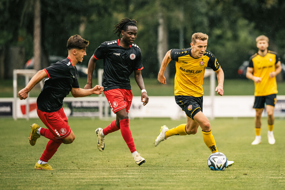 Niklas Hauptmann (28, r.) und seine Kollegen müssen sich noch an die neue Spielweise gewöhnen.