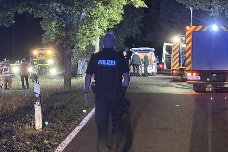 Polizei und Feuerwehr sicherten die Unfallstelle.