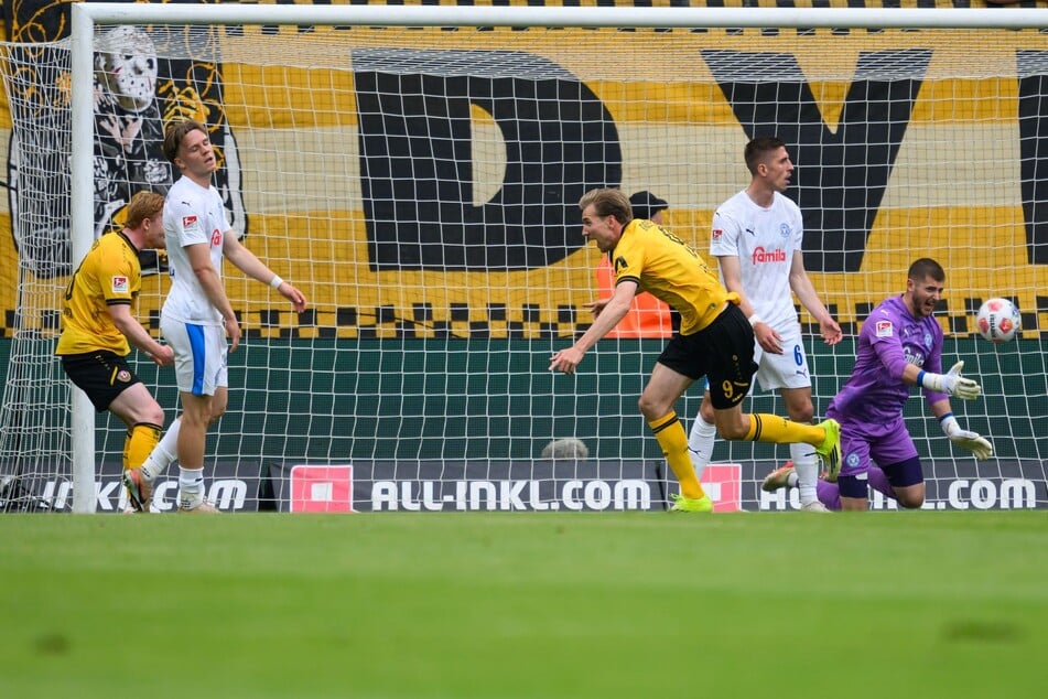 Vincent Vermeij köpft das 1:0.