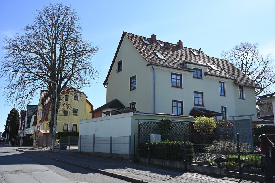 In der Gerhart-Hauptmann-Straße in Zwickau stiegen Einbrecher nachts in dieses Wohnhaus ein - obwohl dort drei Familien schliefen.
