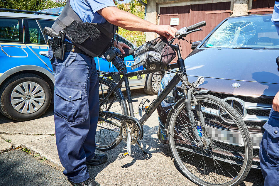 13-jährige Radfahrerin bei Unfall mit Mercedes schwer verletzt