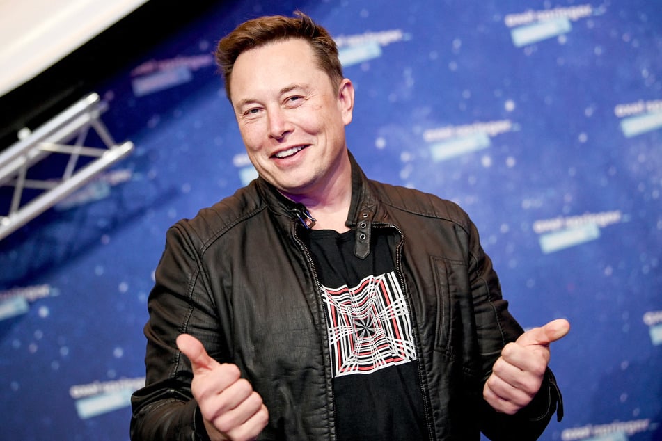 Elon Musk (51) überraschte mit der Präsentation eines Roboters.