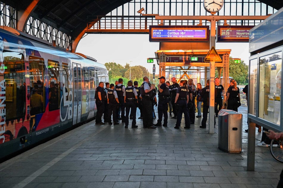 Über ein Dutzend Beamte waren vor Ort. Ausgangspunkt war ein Streit zwischen zwei Männern.