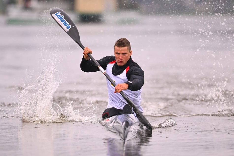 Olympiasieger Tom Liebscher-Lucz beim Kanu-Training auf der Elbe. Er hat Olympia 2028 im Fokus.