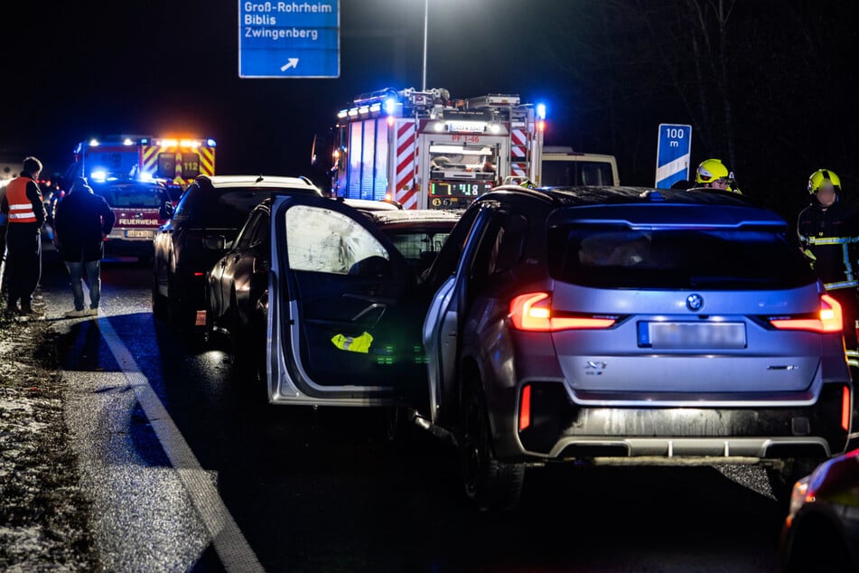 Insgesamt vier Fahrzeuge waren an dem Auffahrunfall beteiligt.