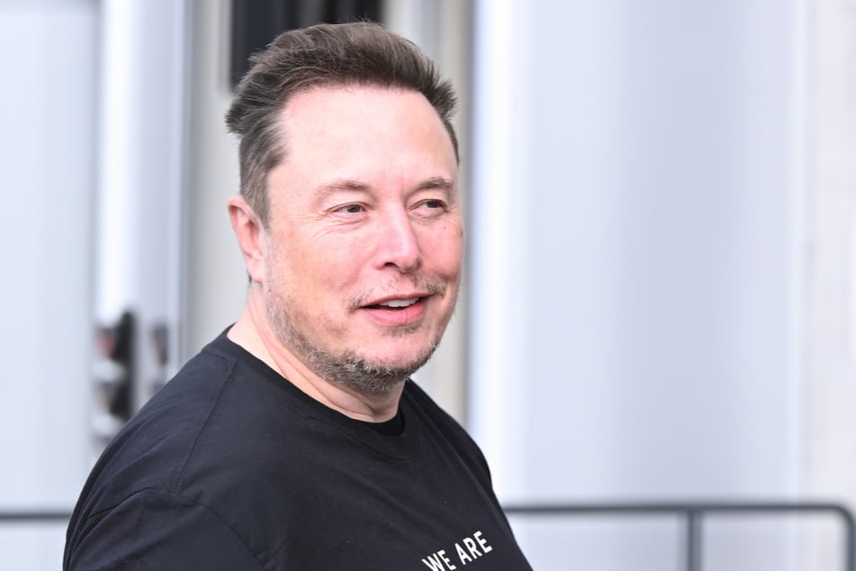 Elon Musk (53) streitet ab, dem tschetschenischen Machthaber einen Tesla-Cybertruck geschenkt zu haben.