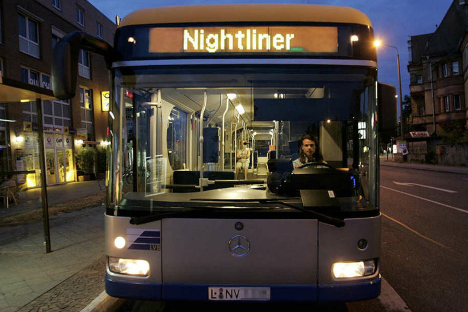 Er folgte einer Frau in der Nacht nach Hause: Polizei sucht Sex-Täter