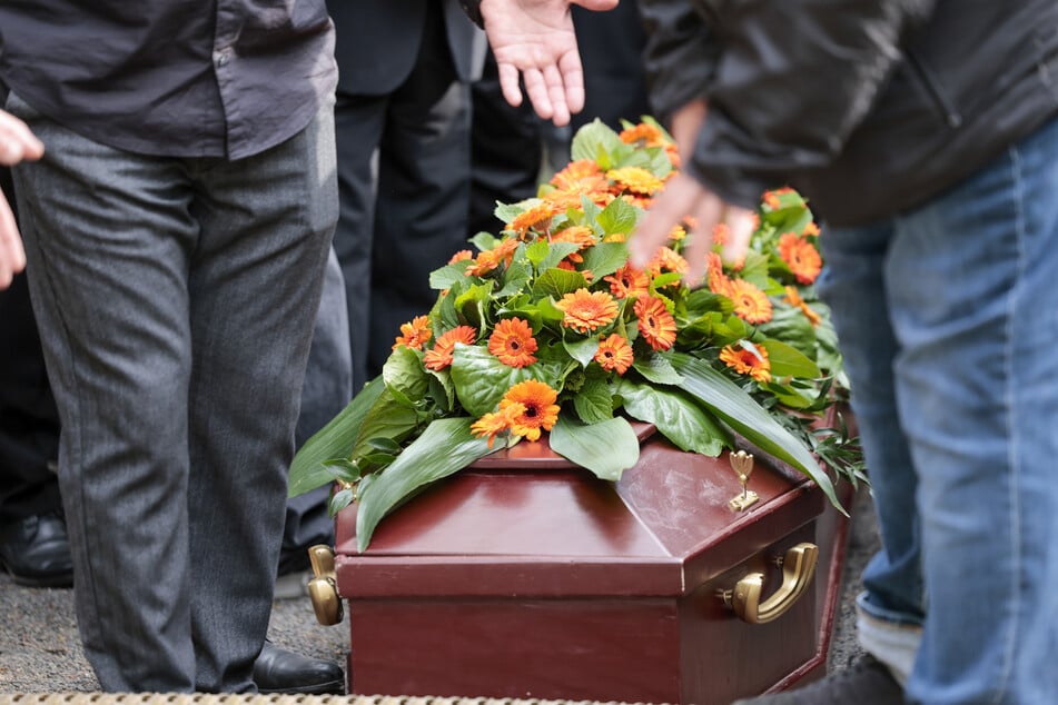 Rund eine Woche nach seinem Tod wurde die Hip-Hop-Legende am Bonner Nordfriedhof beigesetzt.