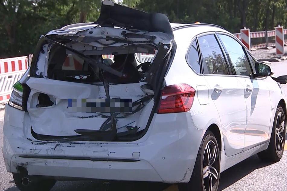Der BMW des Geschädigten hat offenbar einen Totalschaden erlitten.