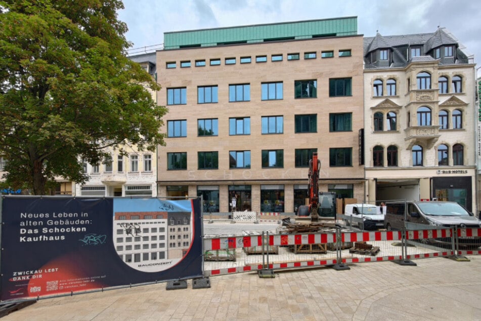 Bis kurz vor der offiziellen Eröffnung war die Fläche rund um das "Schocken" Baustelle.