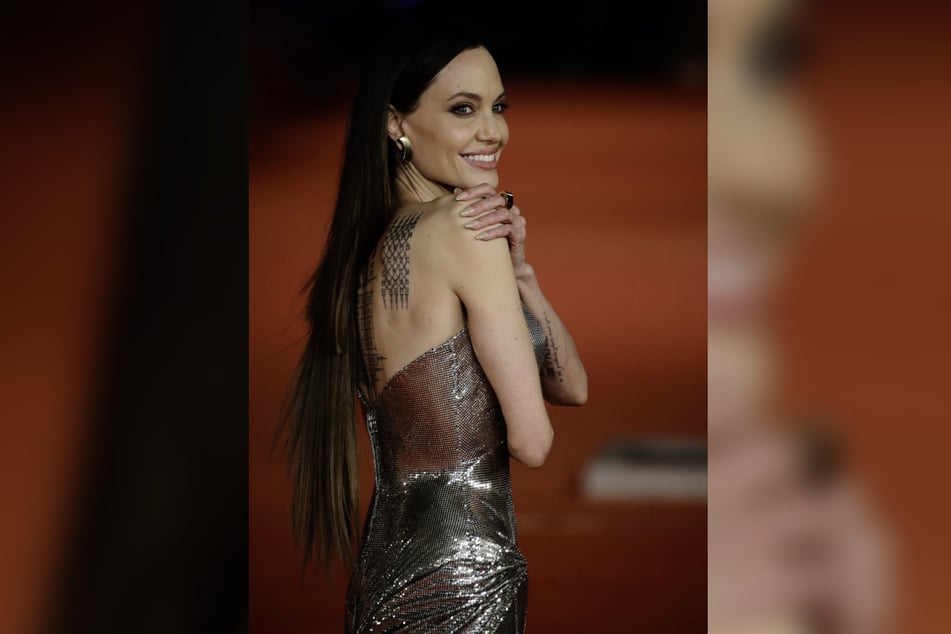 Au weia! Angelina Jolie (46) hat sich einen haarigen Fauxpas geleistet.