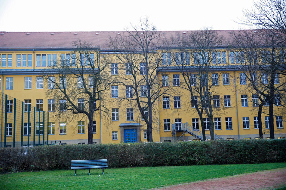 Unbekannte brachen in die Prof.-Dr.-Zeigner-Schule in Dresden-Neustadt ein.