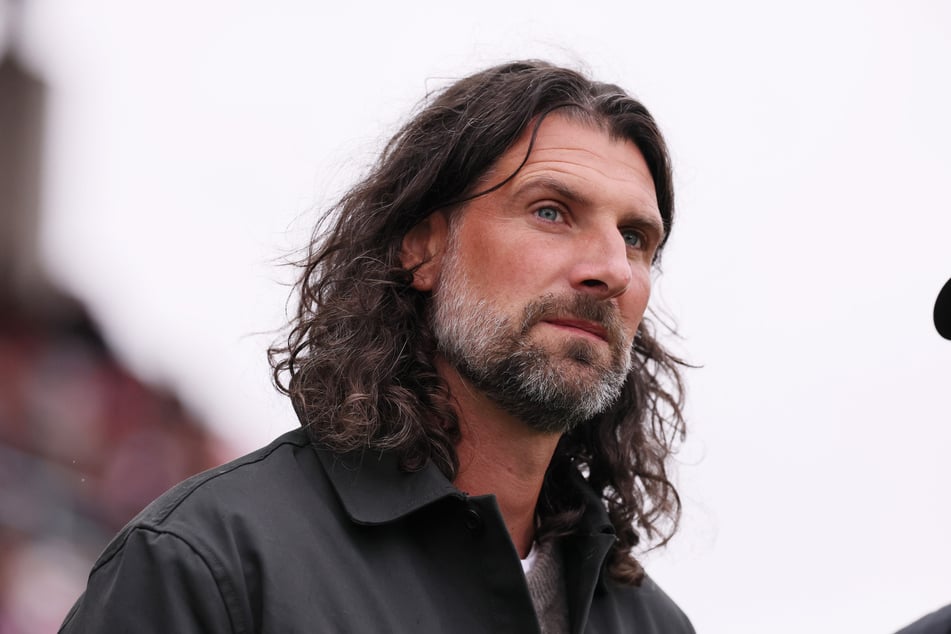 FSV-Sportdirektor Robin Lenk (42) macht eine klare Ansage: Wenn sich die Leistung bei einzelnen Spielern nicht bessert, gibt's keine Vertragsverlängerung.